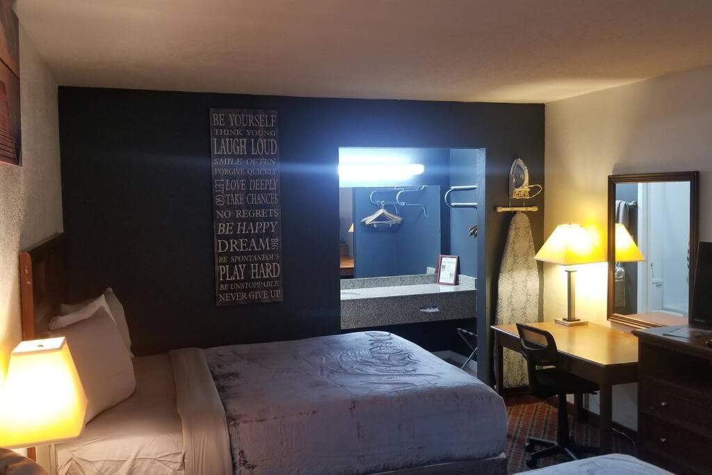 Hotel King Bed Hotel Room 120 Booking Stillwater Εξωτερικό φωτογραφία