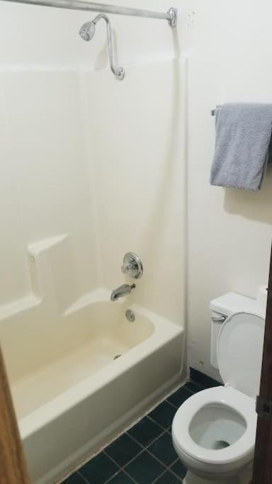 Hotel King Bed Hotel Room 120 Booking Stillwater Εξωτερικό φωτογραφία